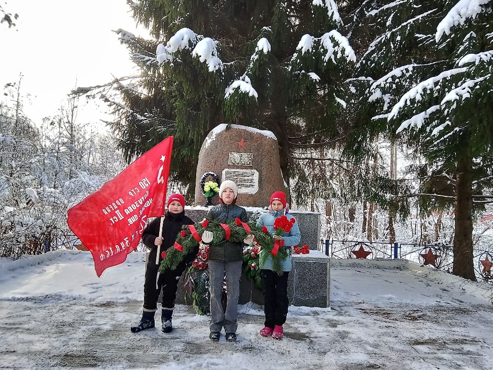 В Медниковском поселении прошли митинги, посвящённые 81-ой годовщине освобождения города Старая Русса и Старорусского района от немецко-фашистских захватчиков.